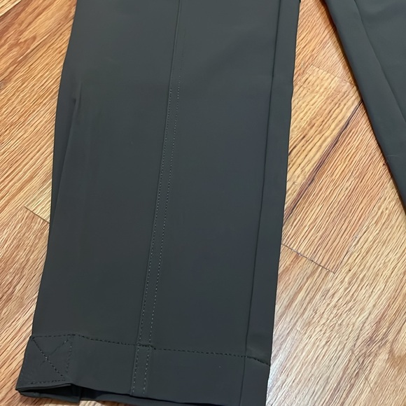 Elevate your style with Banana Republic army bubble pants. - Picture 3 of 6